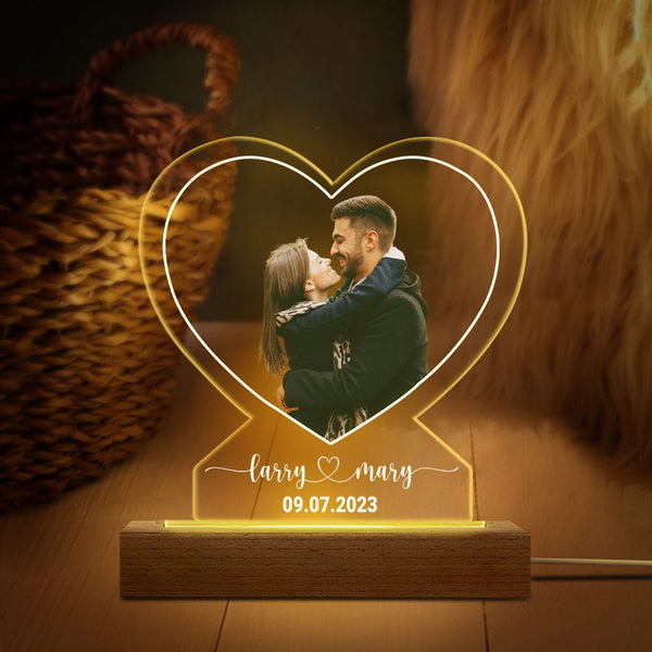 Personalized 3D LED Light with Wooden Base – custom photo, names, and anniversary year. A romantic gift for couples, weddings, anniversaries, or Valentine’s Day.