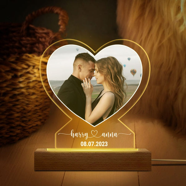 Personalized 3D LED Light with Wooden Base – custom photo, names, and anniversary year. A romantic gift for couples, weddings, anniversaries, or Valentine’s Day.