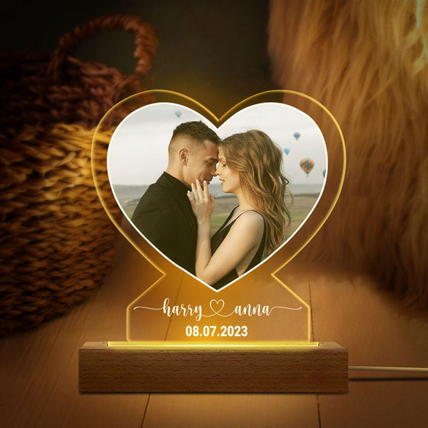 Personalized 3D LED Light with Wooden Base – custom photo, names, and anniversary year. A romantic gift for couples, weddings, anniversaries, or Valentine’s Day.